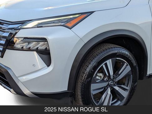 Certified 2025 Nissan Rogue SL FWD image 10
