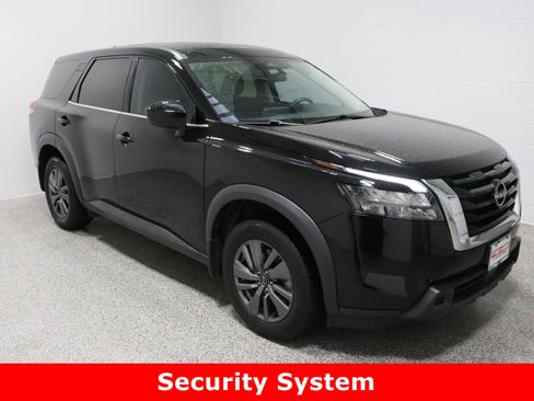 Used 2023 Nissan Pathfinder S image 4
