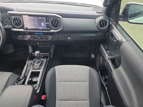 Used 2021 Toyota Tacoma 2WD Double Cab image 12