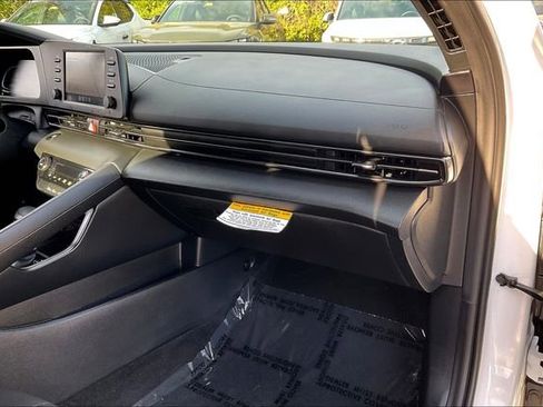 Certified 2025 Hyundai Elantra Sport image 16