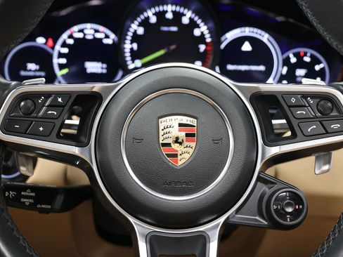 Used 2019 Porsche Cayenne E-Hybrid Sport Utility 4D image 24