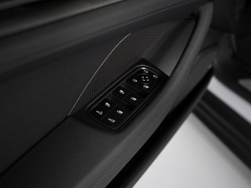 Certified 2025 Porsche Panamera 4 image 34