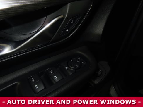 Used 2023 GMC Terrain SLE w/ Driver Convenience Package image 7