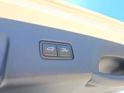 New 2026 Kia Carnival EX FWD image 11