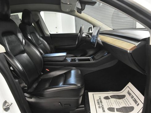 Used 2022 Tesla Model Y Long Range AWD/4WD image 18