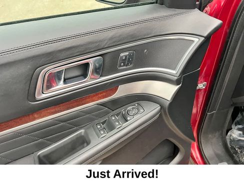 Used 2016 Ford Explorer Platinum image 18