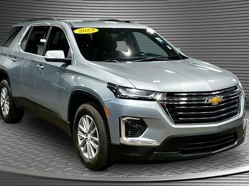 Used 2023 Chevrolet Traverse LT FWD image 3