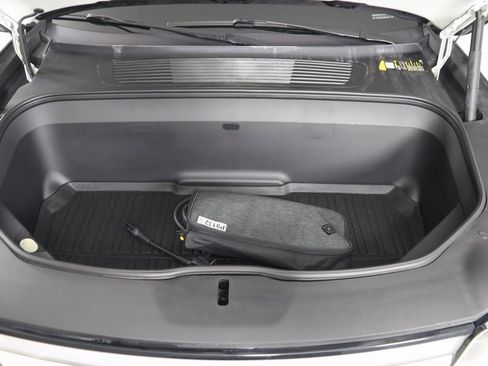 Used 2022 Rivian R1S Launch Edition image 25