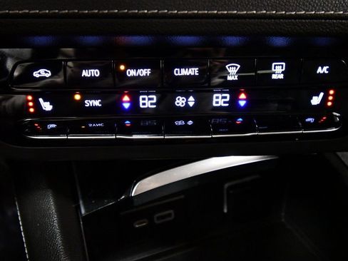 Used 2022 Buick Envision Preferred image 23