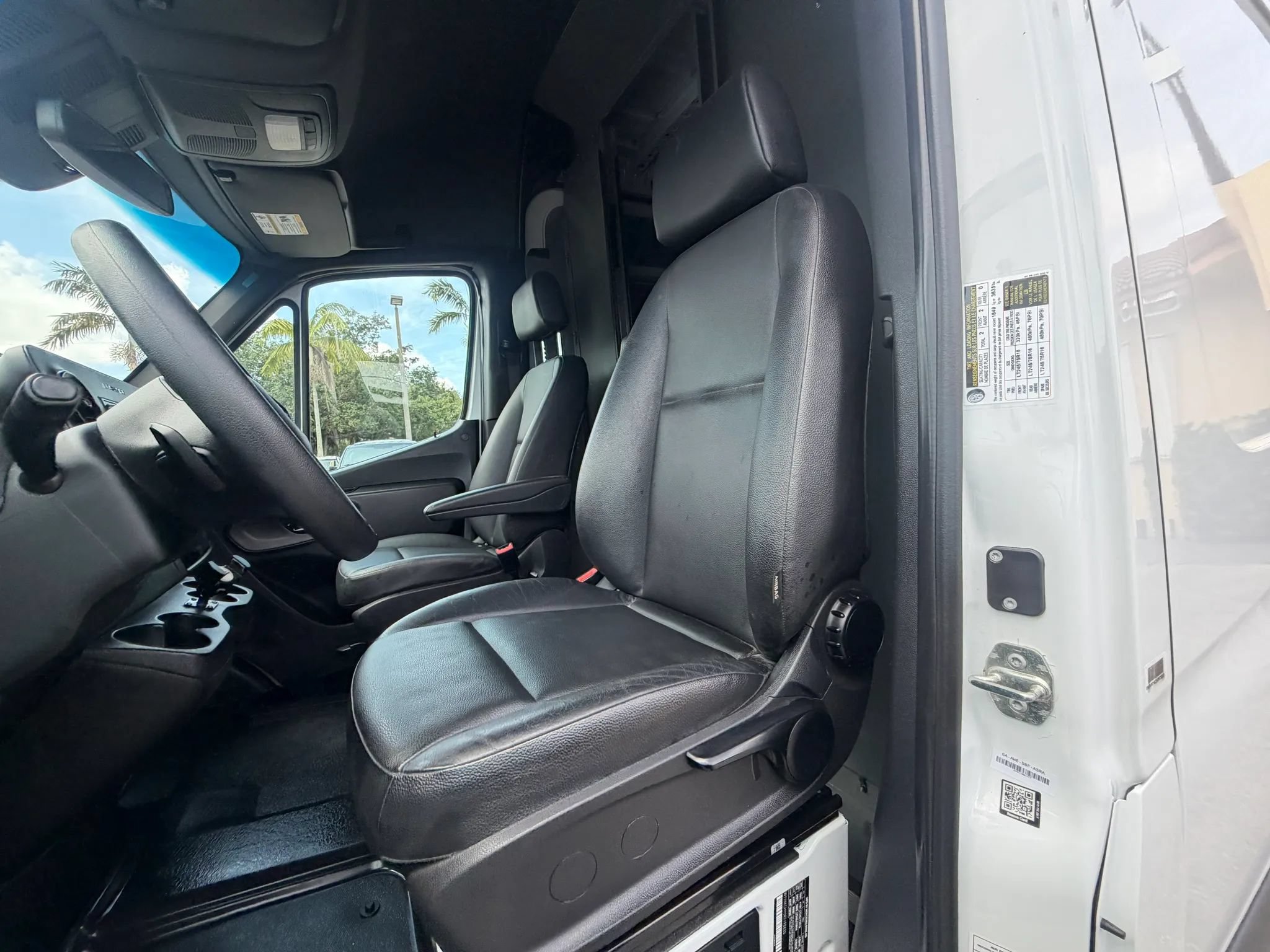 Used 2024 Mercedes-Benz Sprinter 2500 image 15