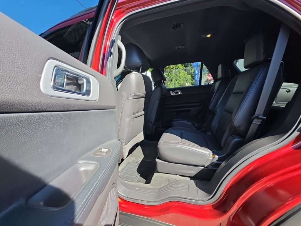 Used 2014 Ford Explorer XLT w/ Equipment Group 202A AWD/4WD image 22