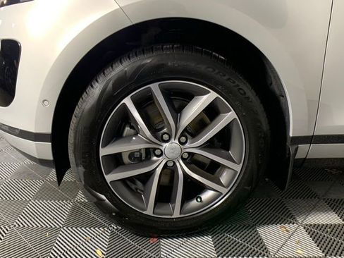 Used 2025 Land Rover Range Rover Evoque S image 11