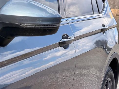 Used 2018 Volkswagen Tiguan SE image 6