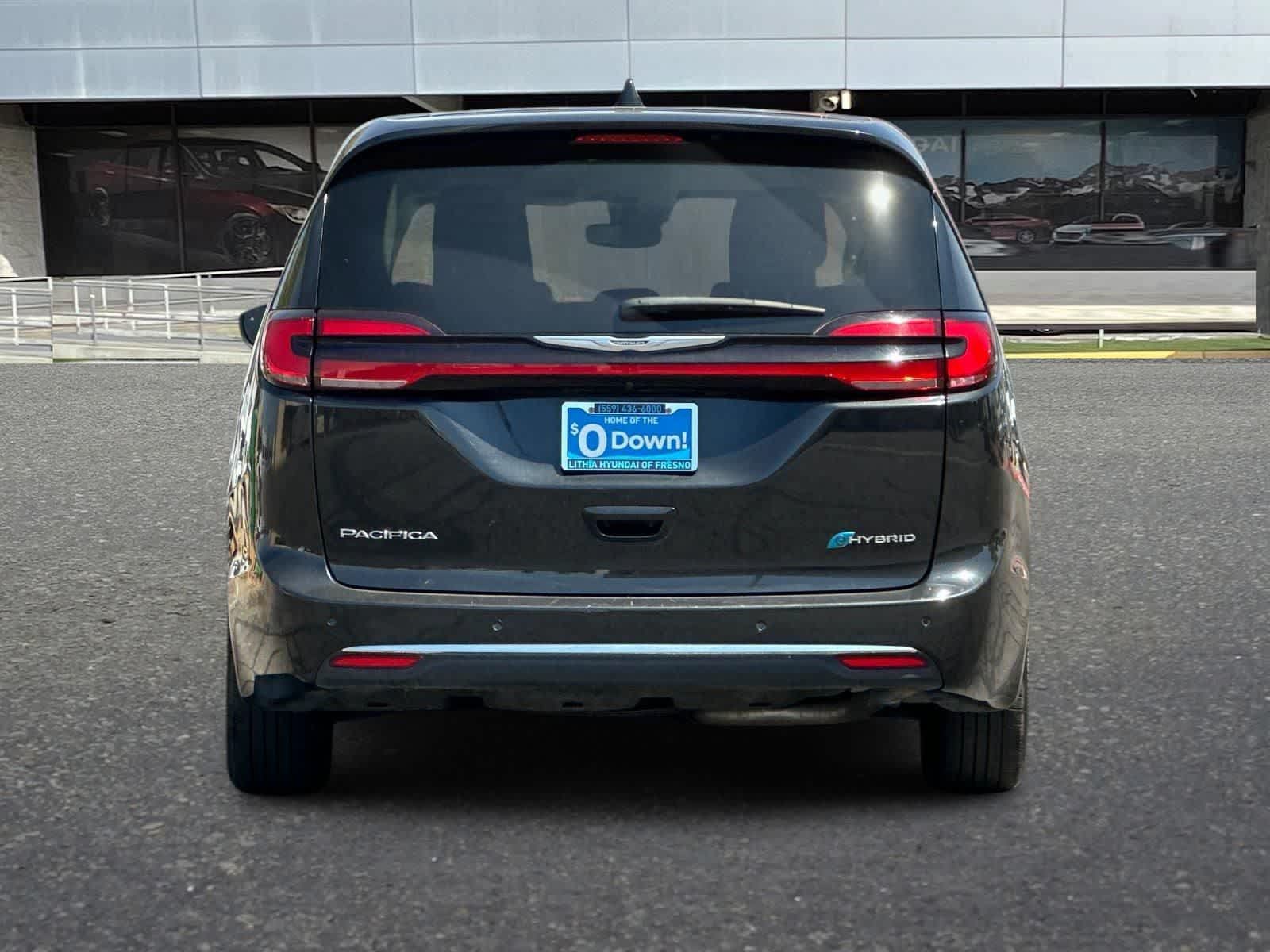 Used 2023 Chrysler Pacifica Touring-L FWD image 8