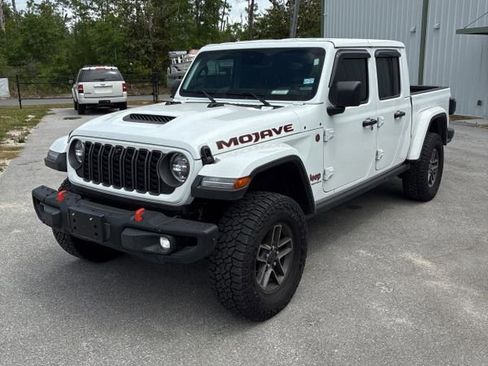 Used 2025 Jeep Gladiator Mojave AWD/4WD image 4