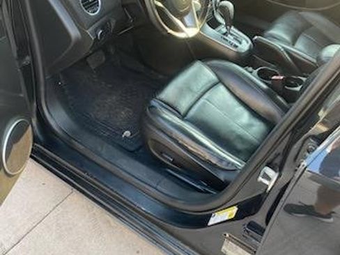 Used 2011 Chevrolet Cruze LTZ image 4