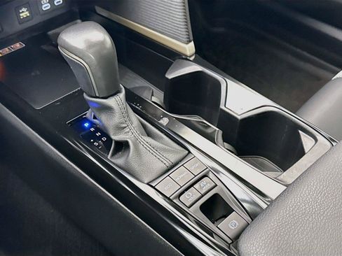 Used 2025 Toyota Camry SE w/ Convenience Package FWD image 27