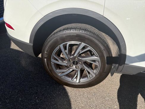 Used 2023 Lincoln Corsair AWD w/ Equipment Group 101A image 5