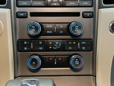 Used 2010 Ford Taurus SEL image 31