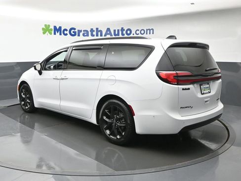 Used 2025 Chrysler Pacifica Limited FWD image 25