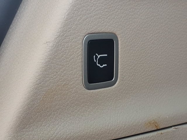 Used 2023 Chrysler Pacifica Limited FWD image 31