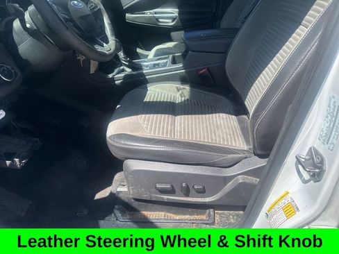 Used 2017 Ford Escape SE w/ SE Sport Appearance Package image 10