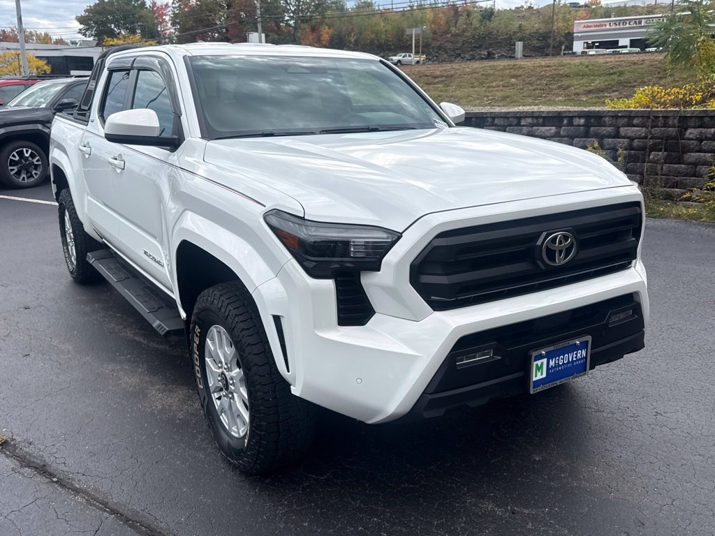 Certified 2024 Toyota Tacoma SR5 AWD/4WD image 12