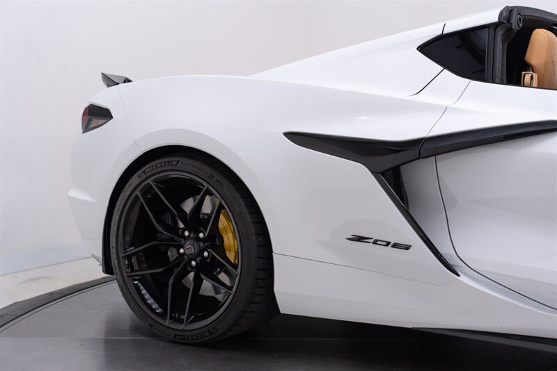 Used 2025 Chevrolet Corvette Z06 w/ Stealth Interior Trim Package RWD image 24