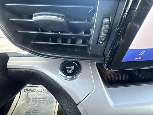 Used 2023 Ford Explorer XLT image 17