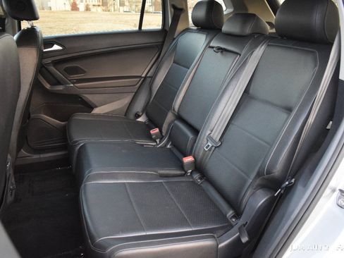 Used 2020 Volkswagen Tiguan SE w/ Panoramic Sunroof Package AWD/4WD image 14