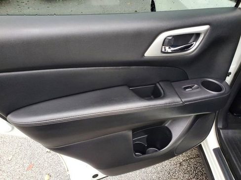 Used 2020 Nissan Pathfinder SL image 14