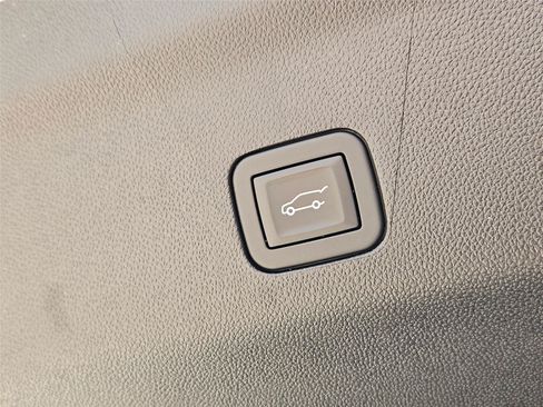 Used 2025 Cadillac Escalade Sport Platinum w/ LPO, Floor Liner Package AWD/4WD image 31