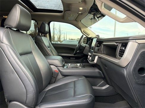 Used 2024 Ford Expedition XLT image 15