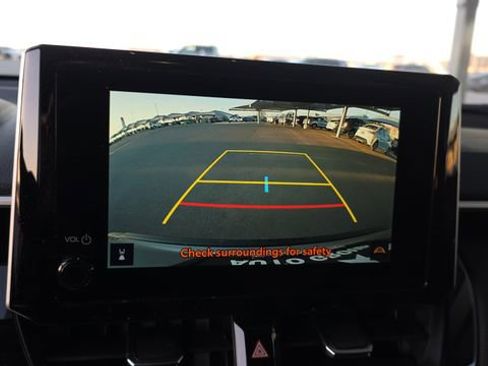 Used 2025 Toyota Corolla Cross XLE w/ Convenience Package image 21