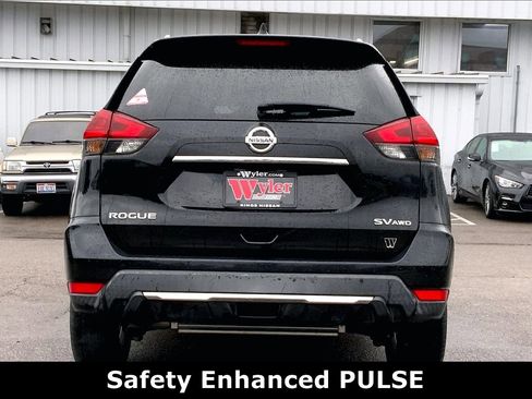 Used 2018 Nissan Rogue SV image 3