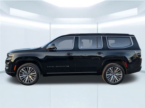 Used 2023 Jeep Grand Wagoneer Series III image 2