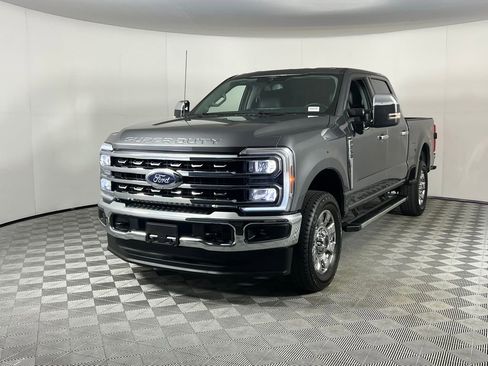 Used 2025 Ford F250 Lariat w/ Chrome Package image 10