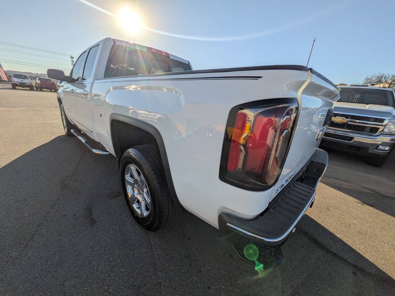 Used 2016 GMC Sierra 1500 SLT w/ SLT Preferred Package AWD/4WD image 4