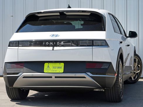 Used 2024 Hyundai Ioniq 5 SE image 4