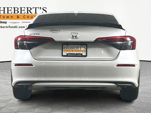 Used 2022 Honda Civic EX image 4