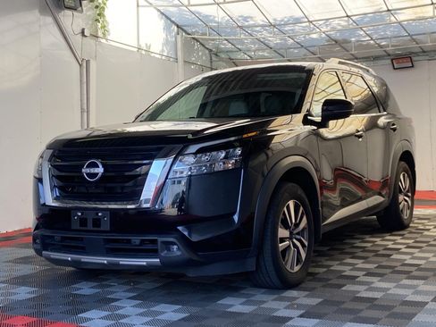 Used 2022 Nissan Pathfinder SL AWD/4WD image 3