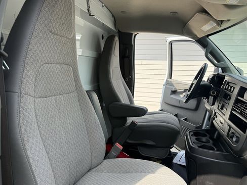 Used 2018 Chevrolet Express 3500 w/ Power Convenience Package RWD image 31