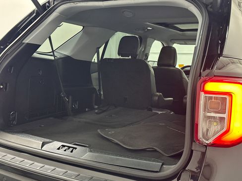 Used 2022 Ford Explorer XLT w/ Equipment Group 202A image 8