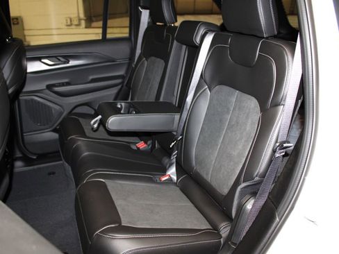 New 2025 Jeep Grand Cherokee Altitude image 26