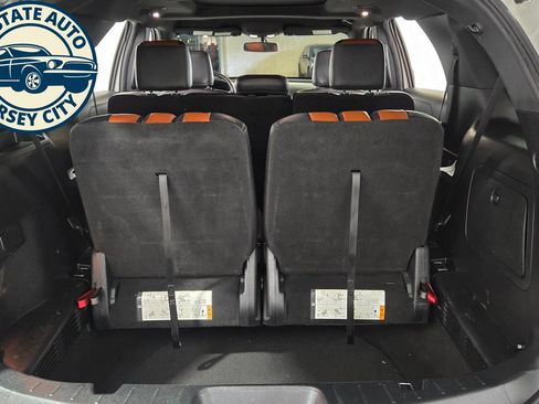 Used 2019 Ford Explorer XLT w/ Equipment Group 202A AWD/4WD image 38