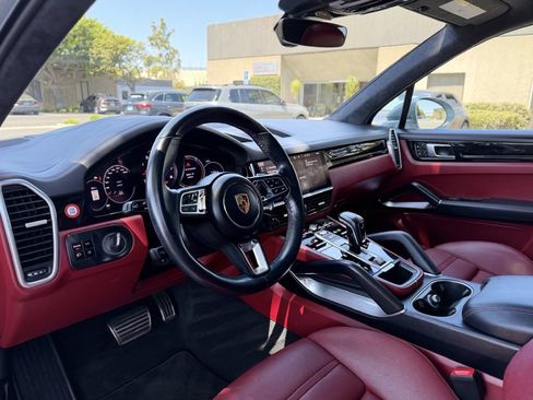 Used 2021 Porsche Cayenne Turbo AWD/4WD image 10