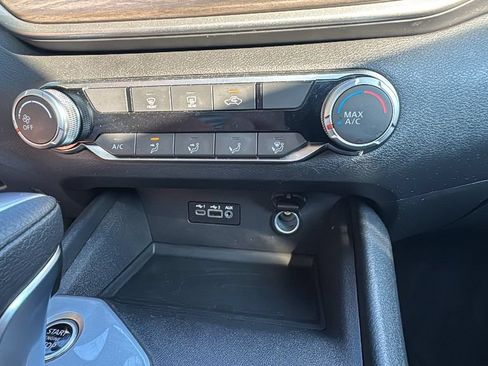 Used 2025 Nissan Altima 2.5 SV FWD image 21