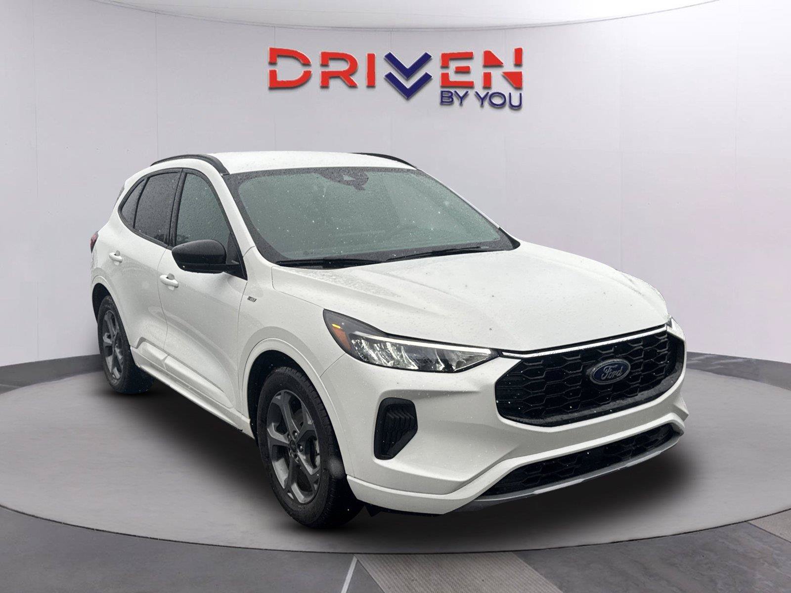 Used 2023 Ford Escape ST-Line w/ Tech Pack #1 FWD image 1