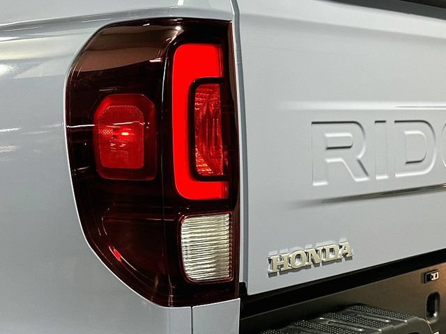Used 2025 Honda Ridgeline Black Edition image 32