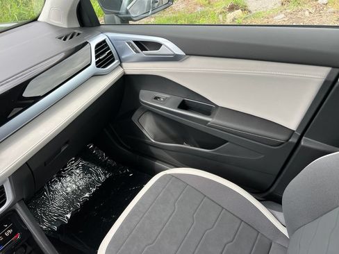 New 2026 Volkswagen Taos SE FWD image 26